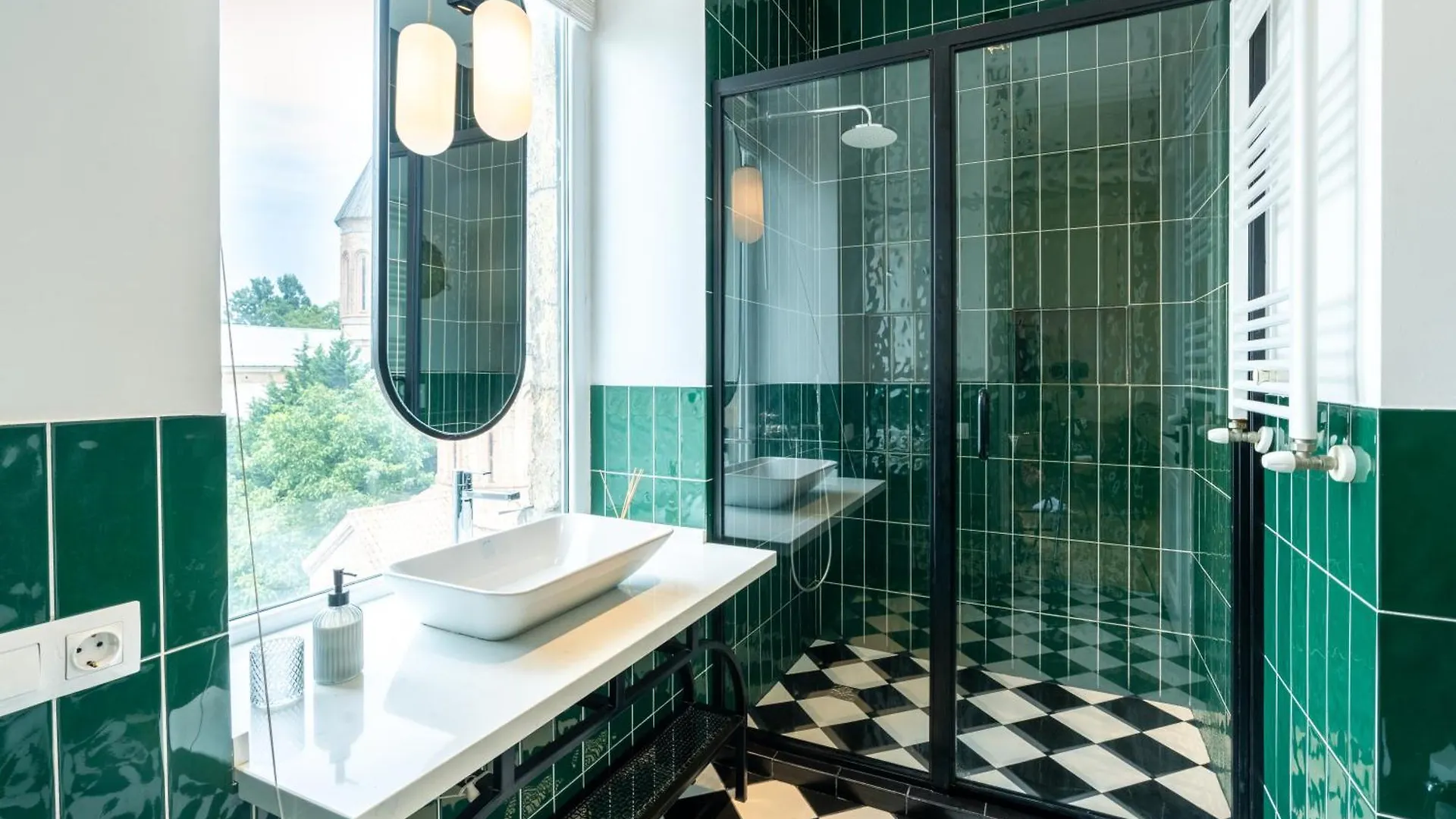 Charming Old Tbilisi Escape With Panoramic Views Lägenhet