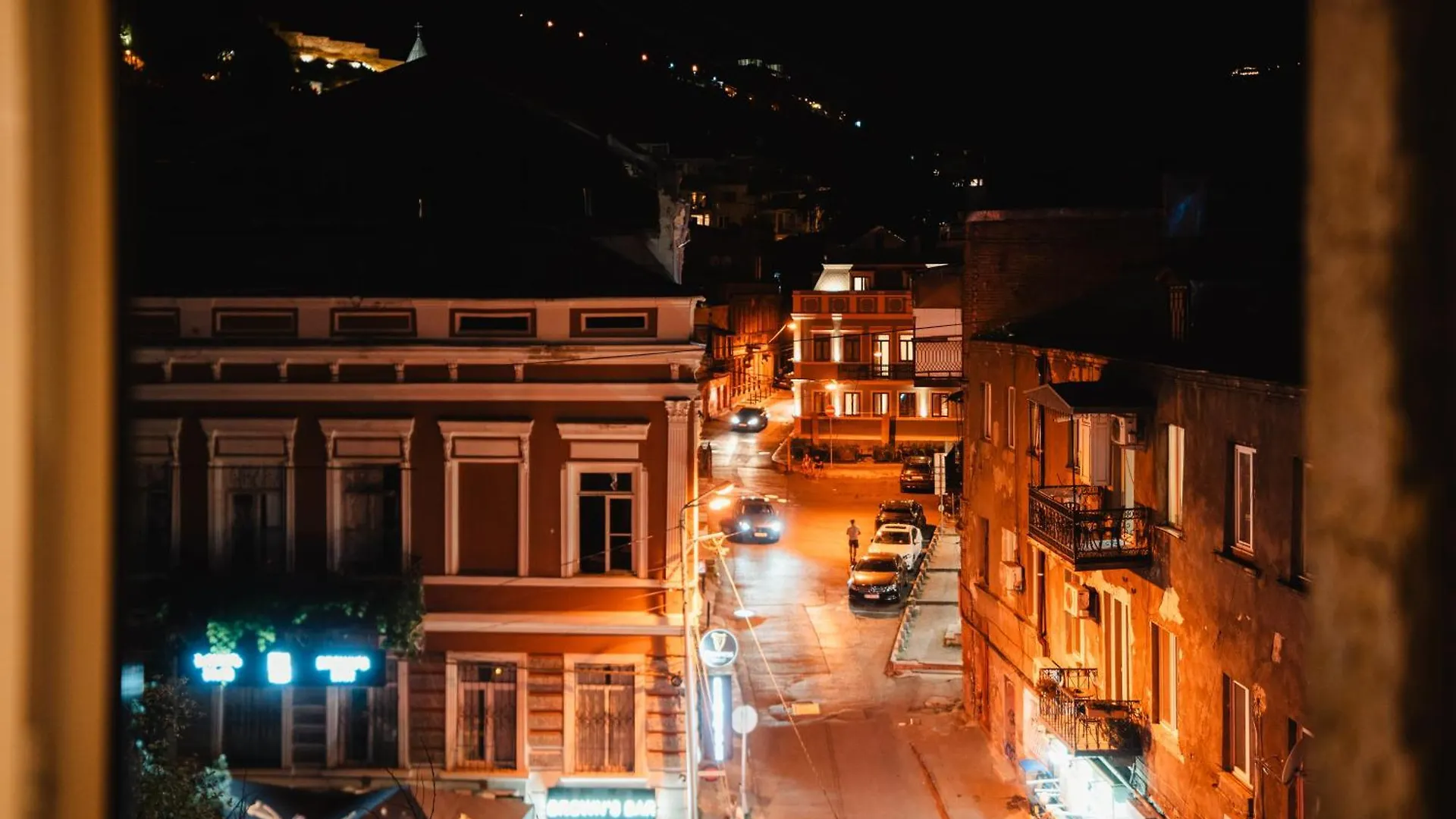 Charming Old Tbilisi Escape With Panoramic Views Lägenhet Georgien