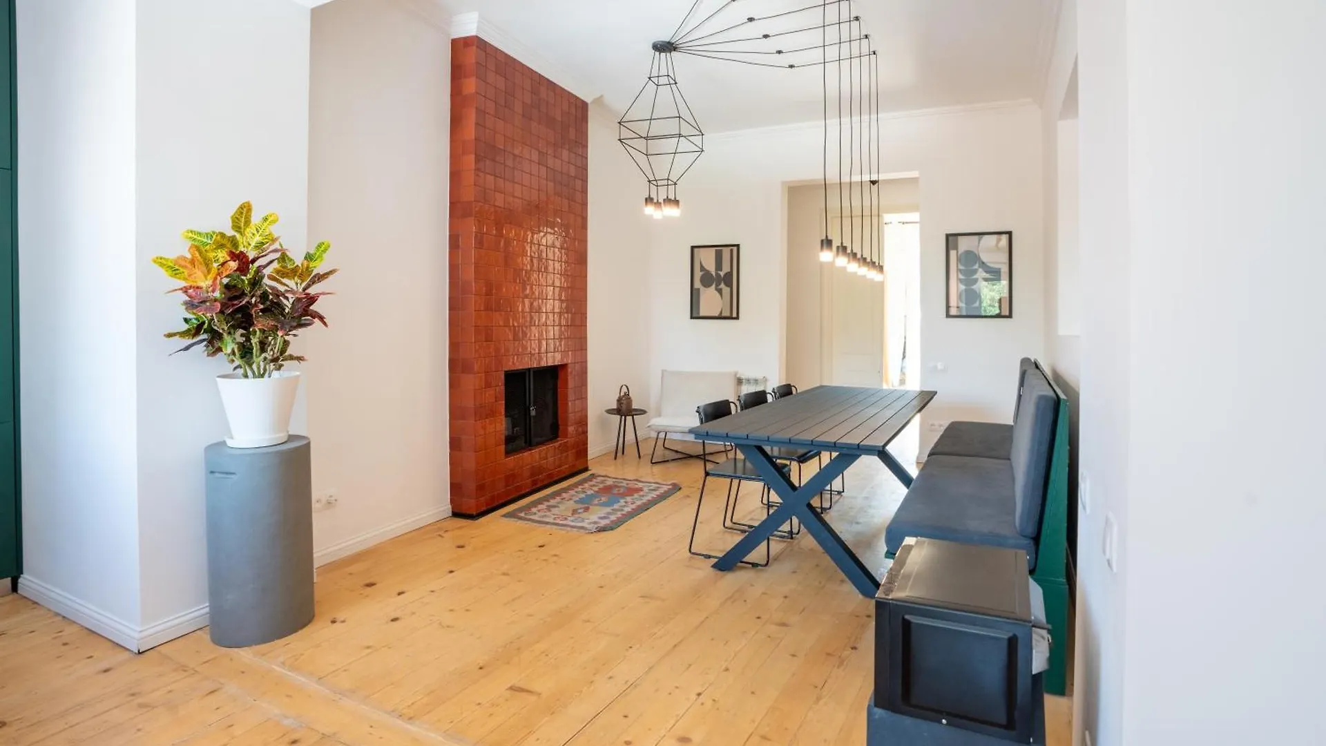 Charming Old Tbilisi Escape With Panoramic Views Lägenhet