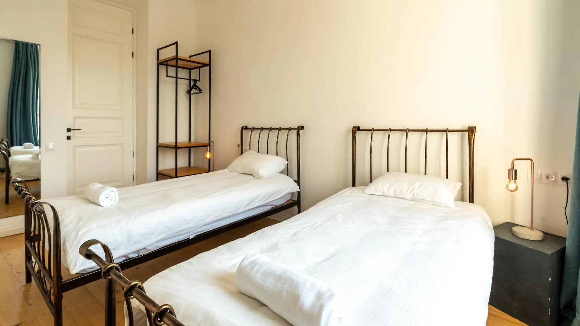 Charming Old Tbilisi Escape With Panoramic Views Lägenhet