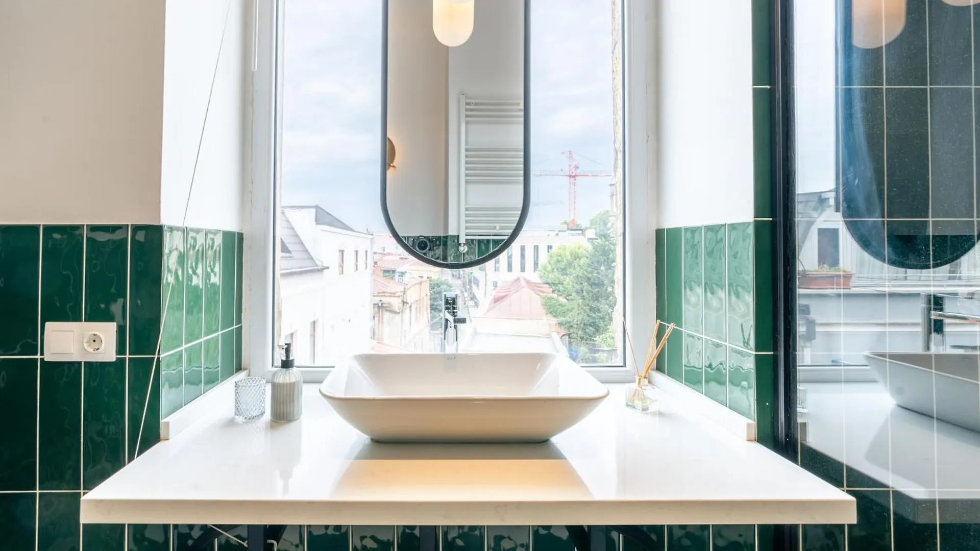 Charming Old Tbilisi Escape With Panoramic Views Lägenhet Georgien