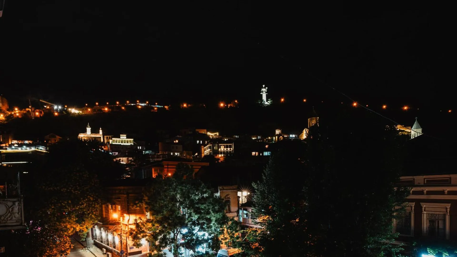Charming Old Tbilisi Escape With Panoramic Views Lägenhet 0*,